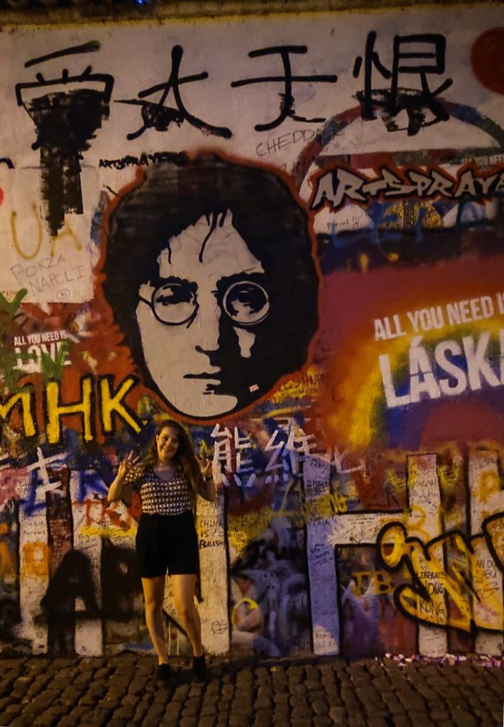 John Lennon muur wat te doen in Praag